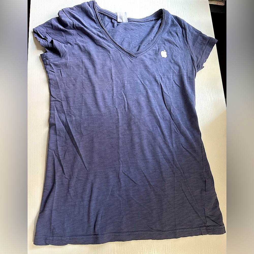 Apple logo soft cotton Women's V-Neck Purple gray short sleeve Tee size M